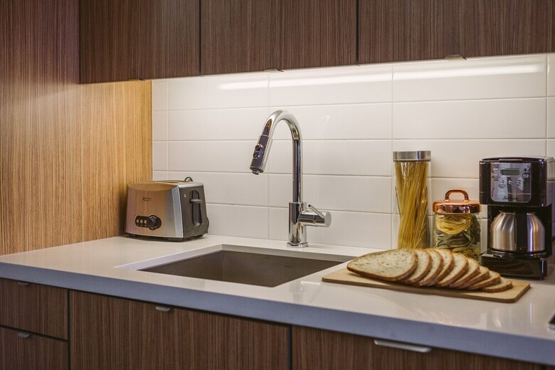 Quickstay - Stylish 2-bedroom Downtown Condo