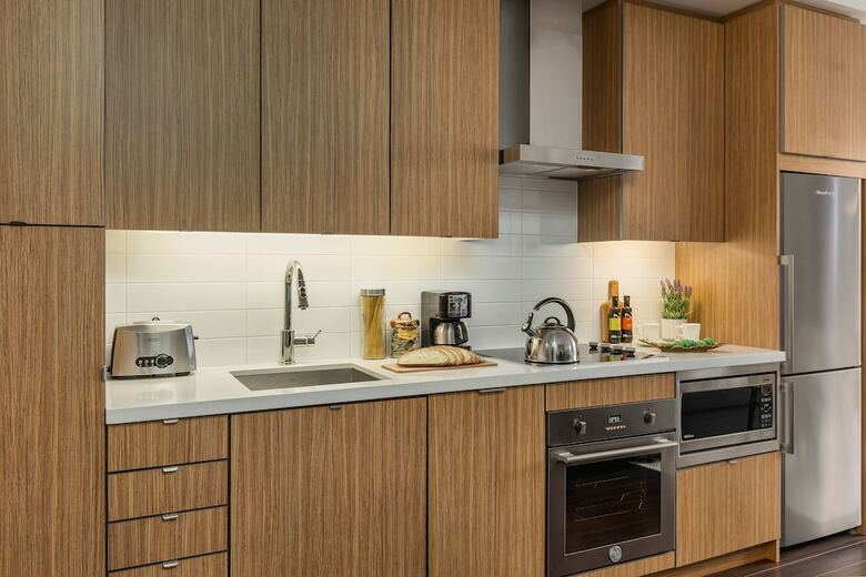 Quickstay - Stylish 2-bedroom Downtown Condo