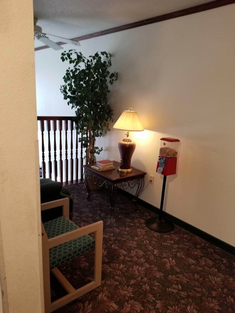 Hotel Bilmar Inn & Suites Dell Rapids