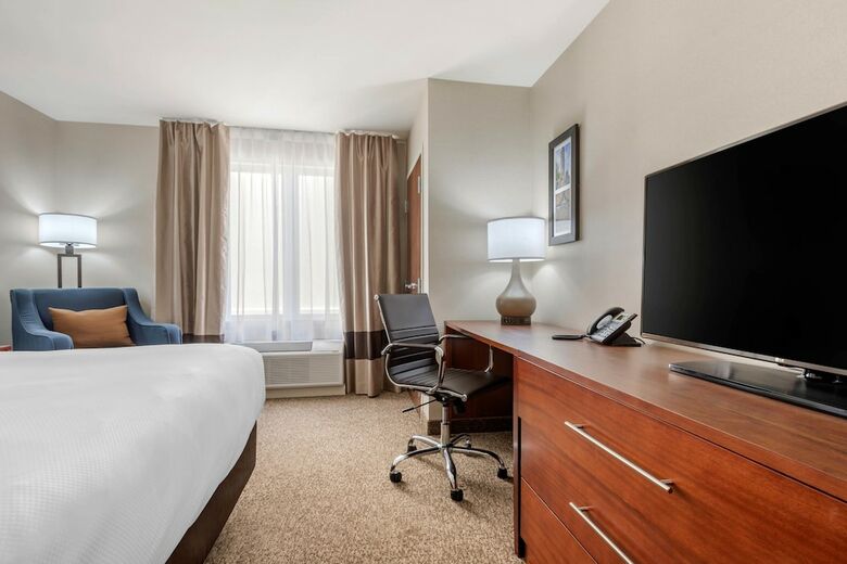 Hotel Comfort Inn & Suites