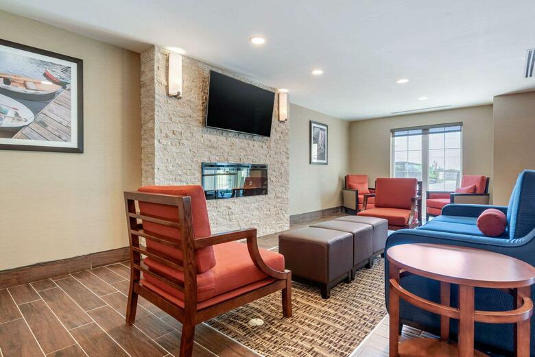 Hotel Comfort Inn & Suites