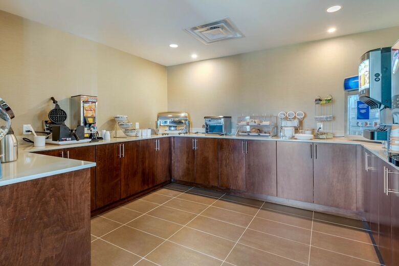Hotel Comfort Inn & Suites