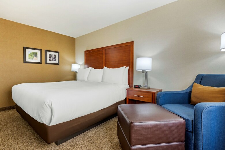Hotel Comfort Inn & Suites
