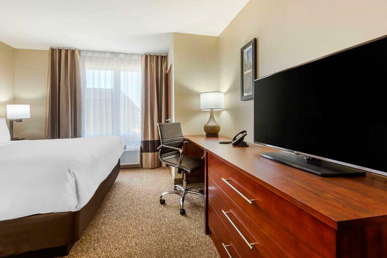Hotel Comfort Inn & Suites