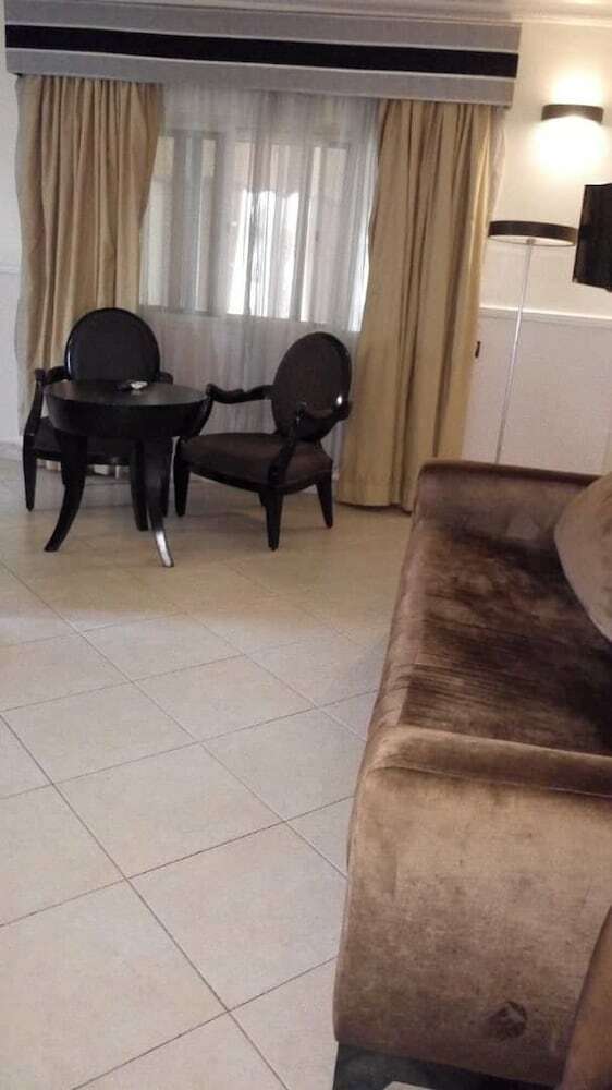 Lagoon Crest Hotel