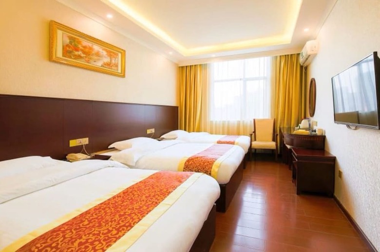 Dongming Hotel Shenzhen Pingzhou Branch