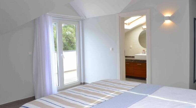 Topaz Apartment