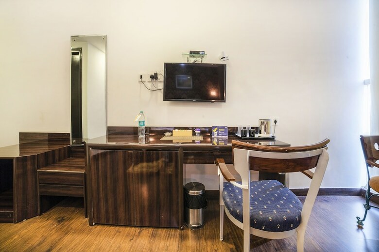 Fabhotel Galaxy Patel Nagar