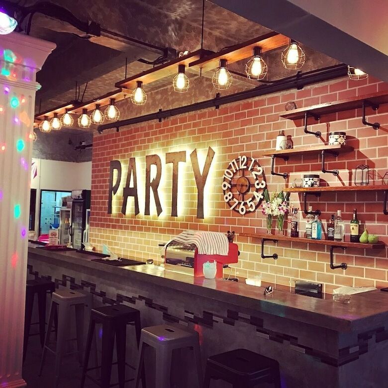 Hostal Bodega Phuket Party Hostel - Adults Only