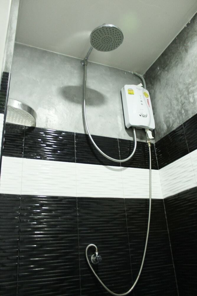 Hostal Bodega Phuket Party Hostel - Adults Only