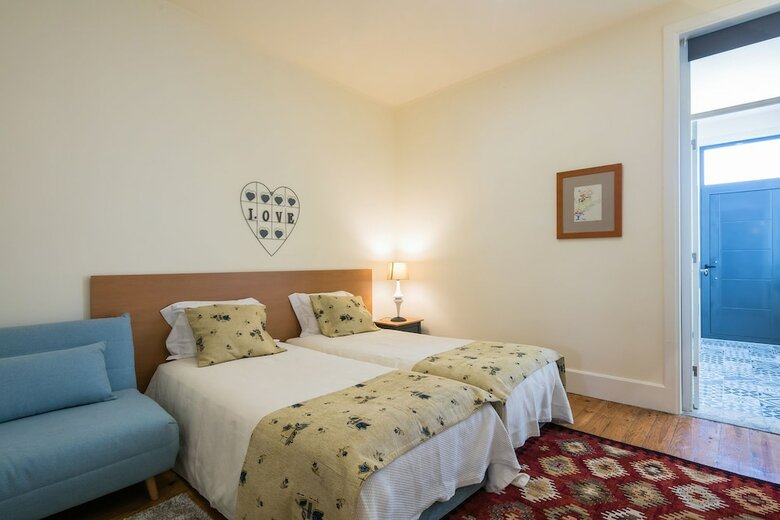 Apartamento A Francos Artist Painting 1