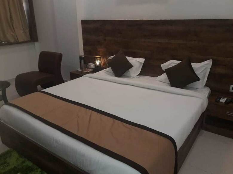 V By Vinnca Hotel Shiva