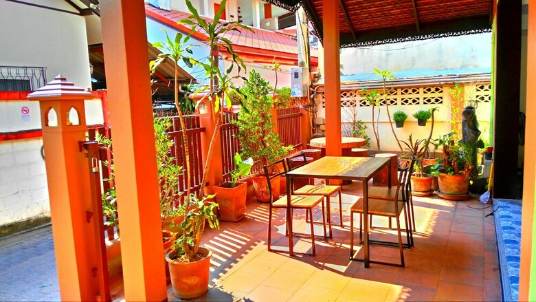 Hostal Bodega Chiang Mai Party Hostel - Adults Only