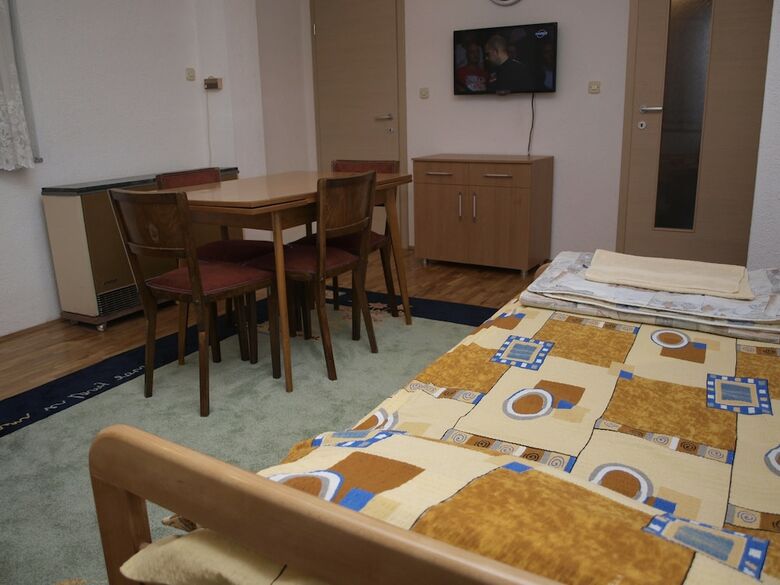 Hotel Bogdanovski Studios & Guest Rooms