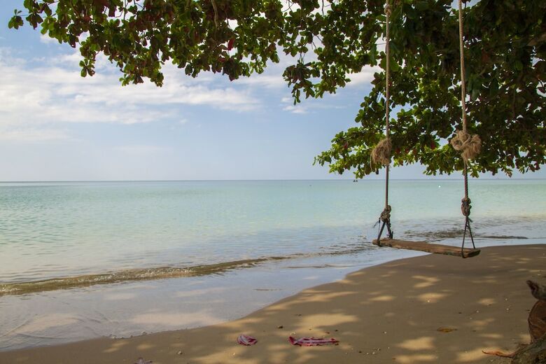 Hotel Ban Na White Sand Beach