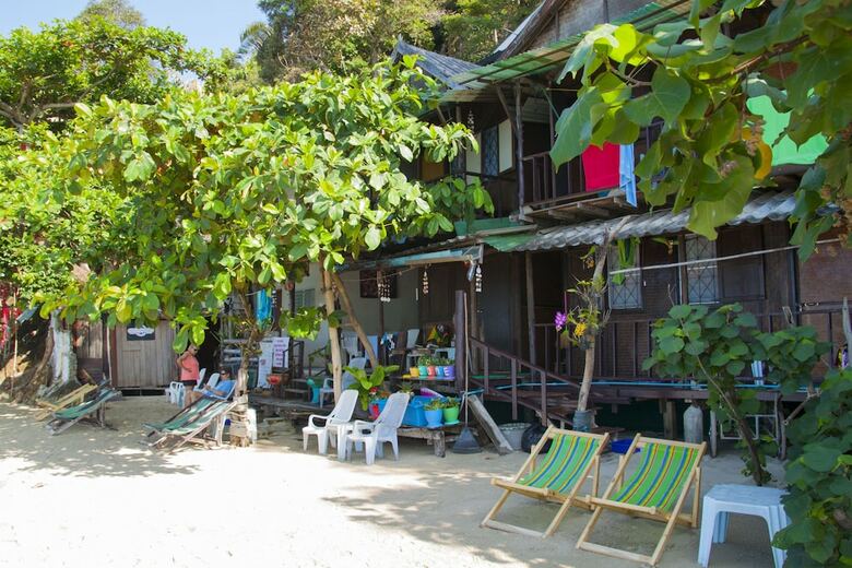Hotel Ban Na White Sand Beach