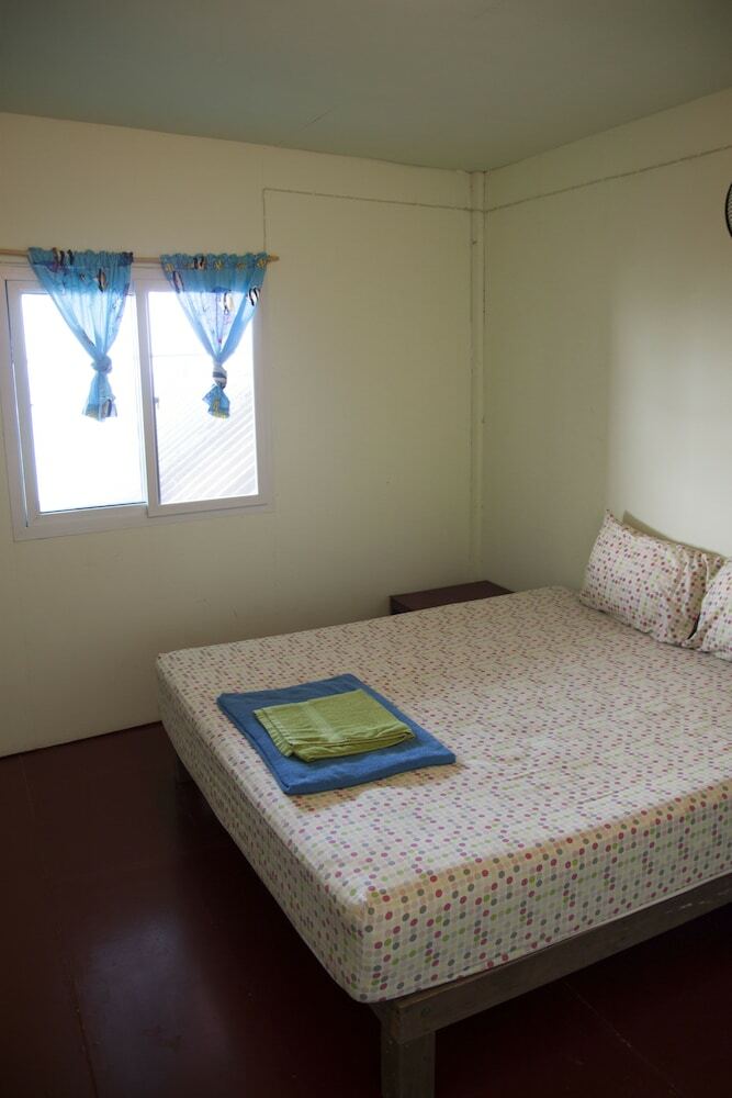 Hotel Ban Na White Sand Beach
