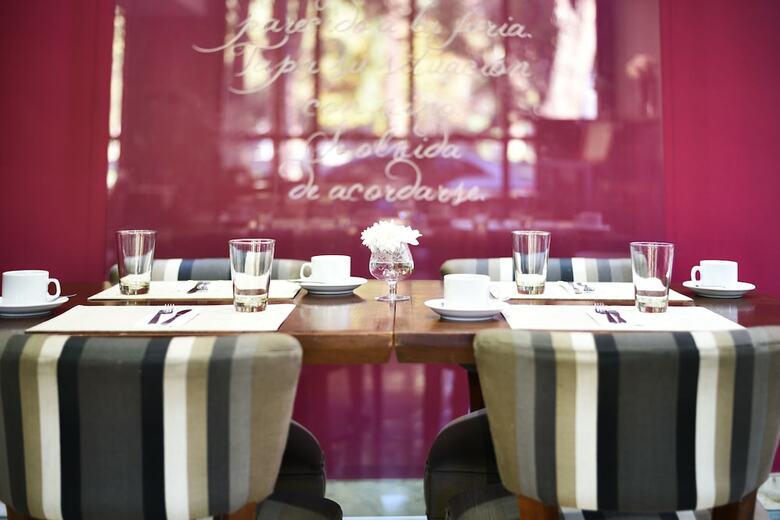 Aparthotel El Portal Suites