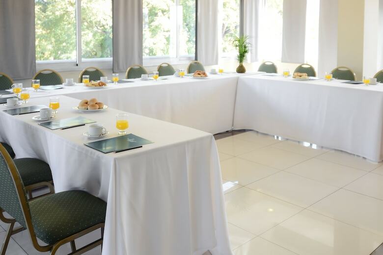 Aparthotel El Portal Suites