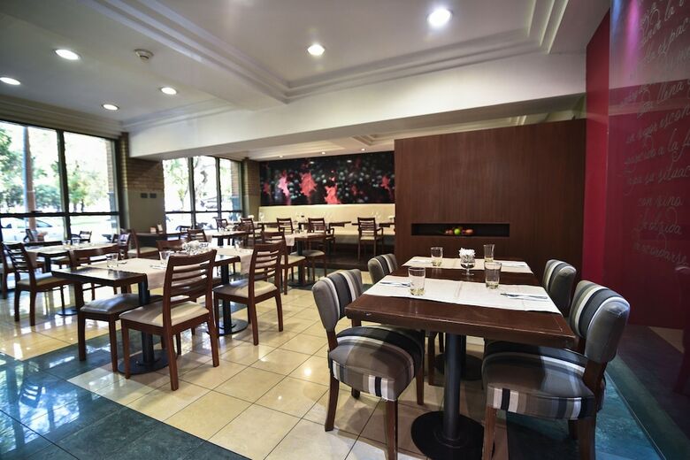 Aparthotel El Portal Suites