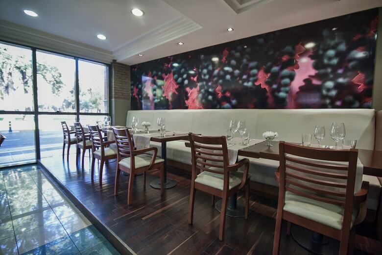 Aparthotel El Portal Suites
