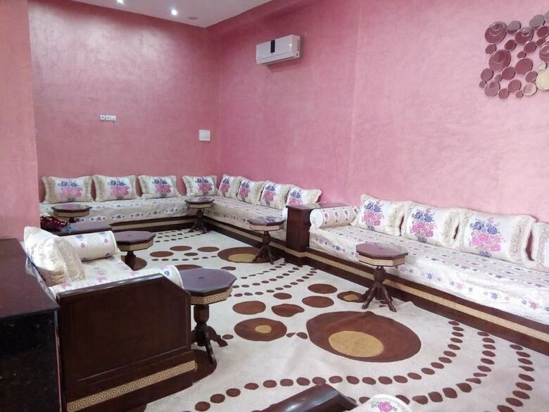 Hotel H�tel Caf� Restaurant Assaka