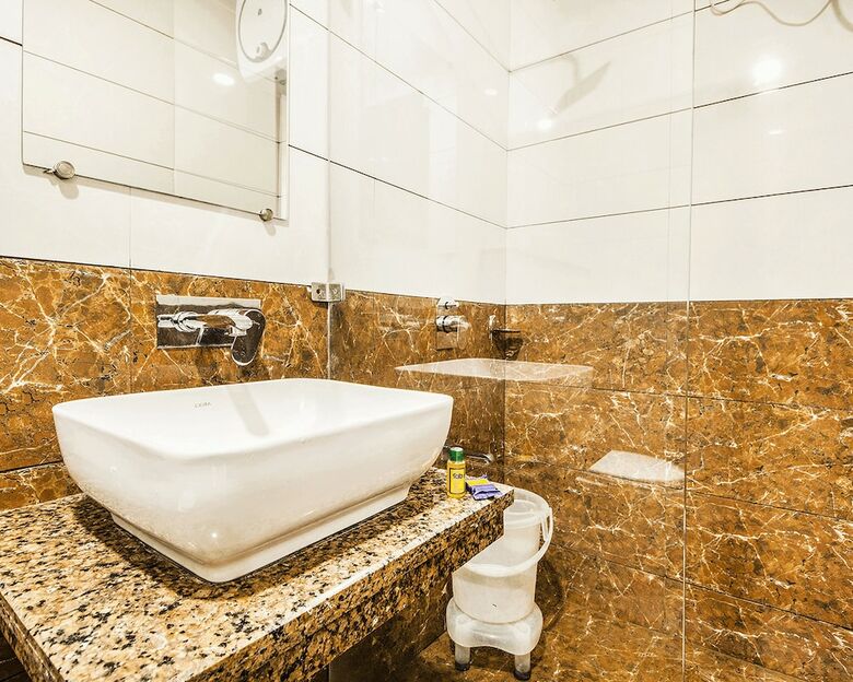 Fabhotel Rosewood Inn Gt Road