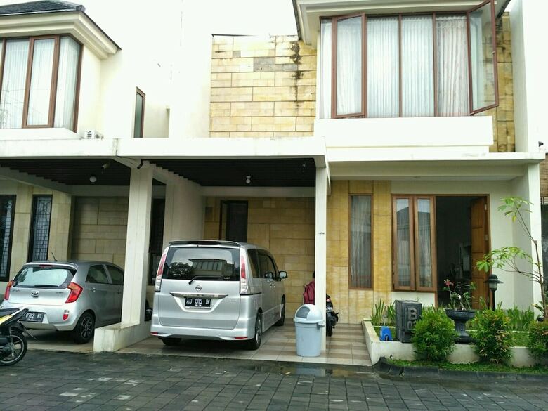Villa Rumah Laguna Yogyakarta