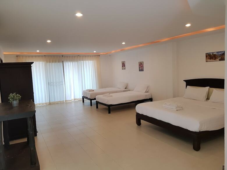 Hi Karon Beach Hotel