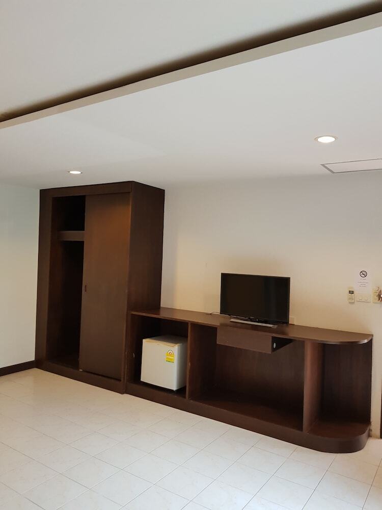Hi Karon Beach Hotel