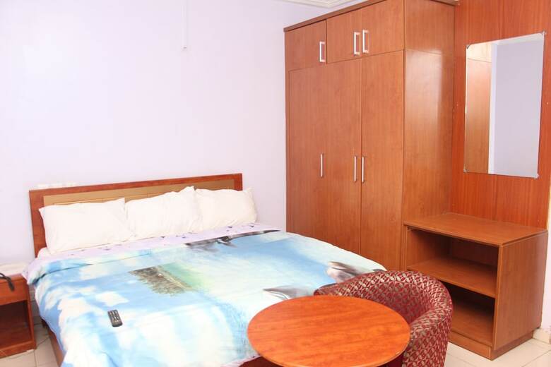 Reverton Hotel