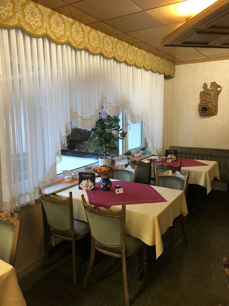 Hotel Cafe Best G�stezimmer