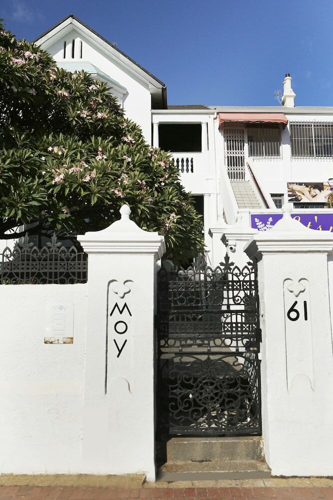 Hostal Moy Guesthouse & Backpackers - Hostel