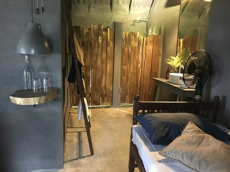 Hotel Five