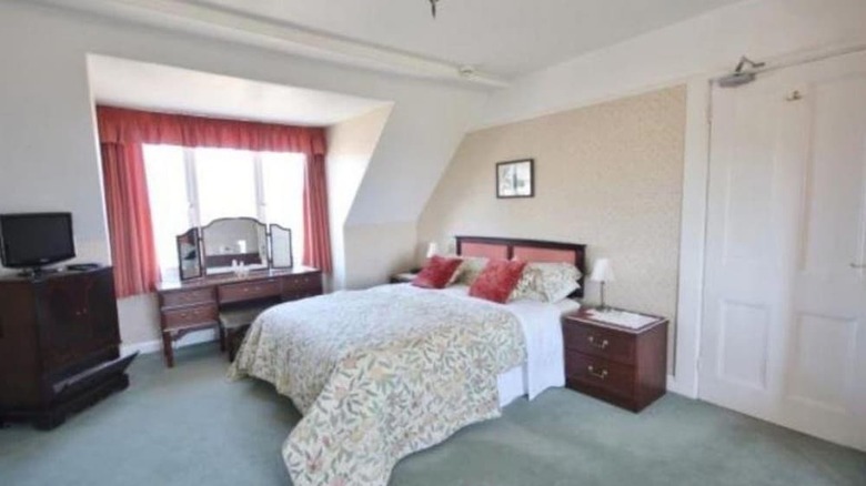 Hillcrest House Bed & Breakfast
