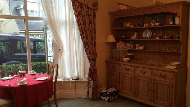 Hillcrest House Bed & Breakfast