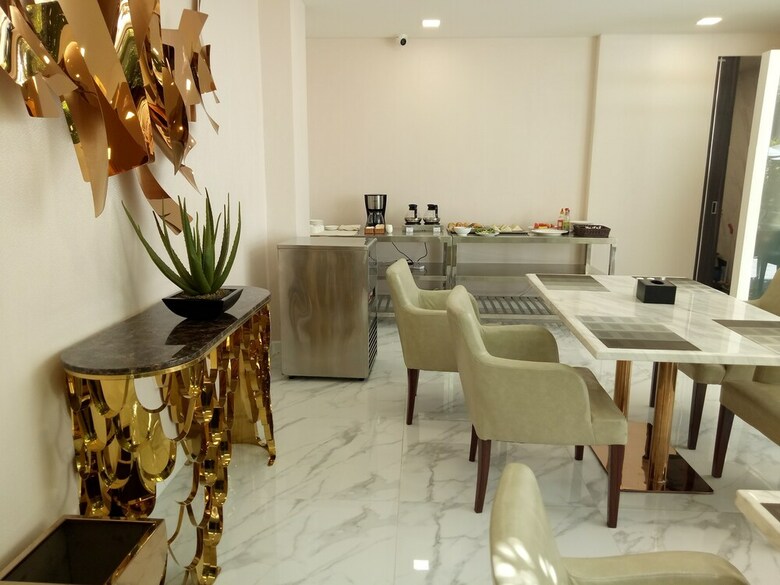 V Boutique Hotel