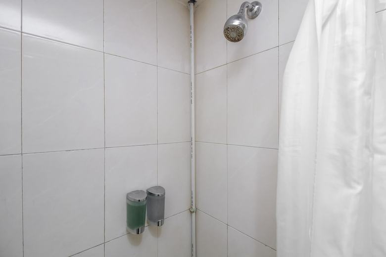 Hotel Reddoorz Plus Near Galaxy Bekasi