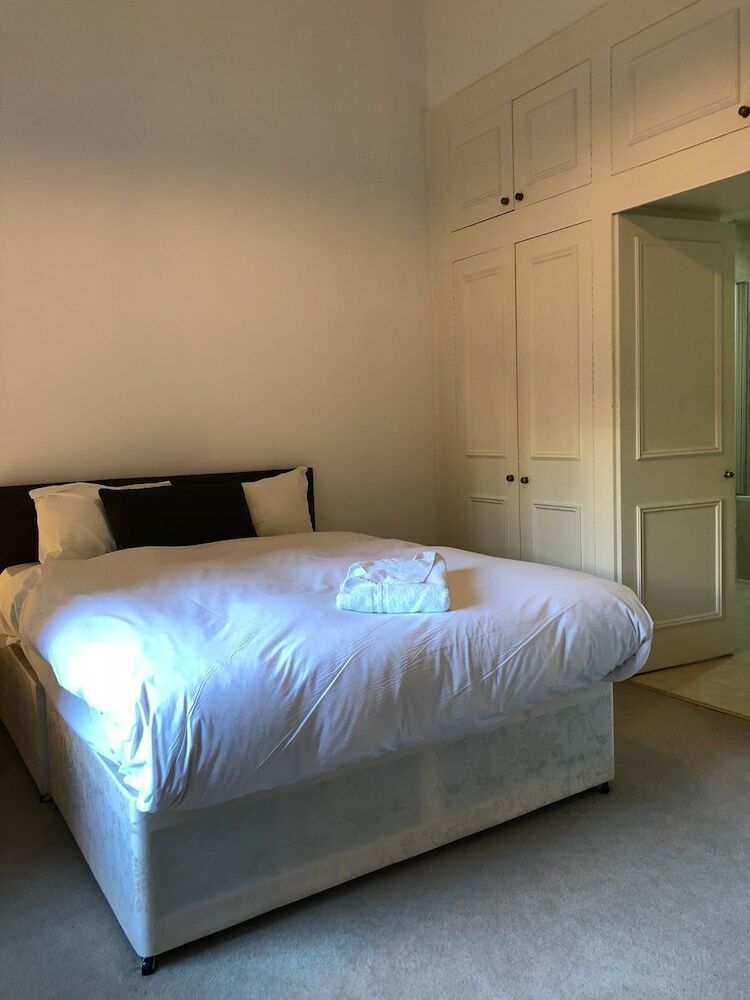 15 Beaufort Gardens Apartments