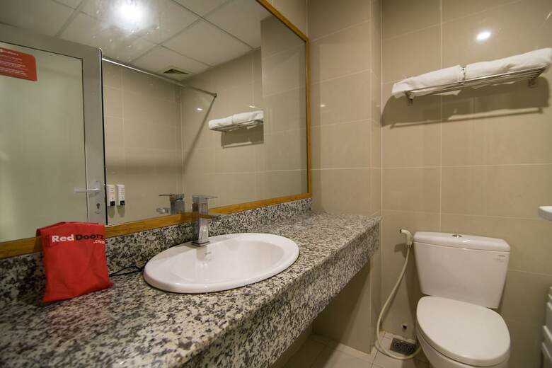 Hotel Reddoorz Plus @ Trung Son Residence