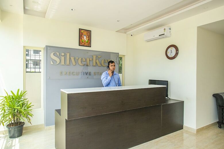 Hotel Oyo 20026 Silverkey Rr Nagar