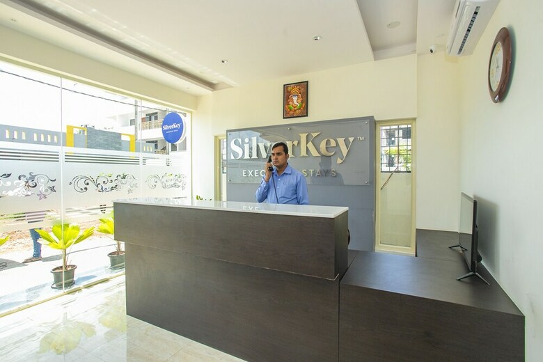 Hotel Oyo 20026 Silverkey Rr Nagar