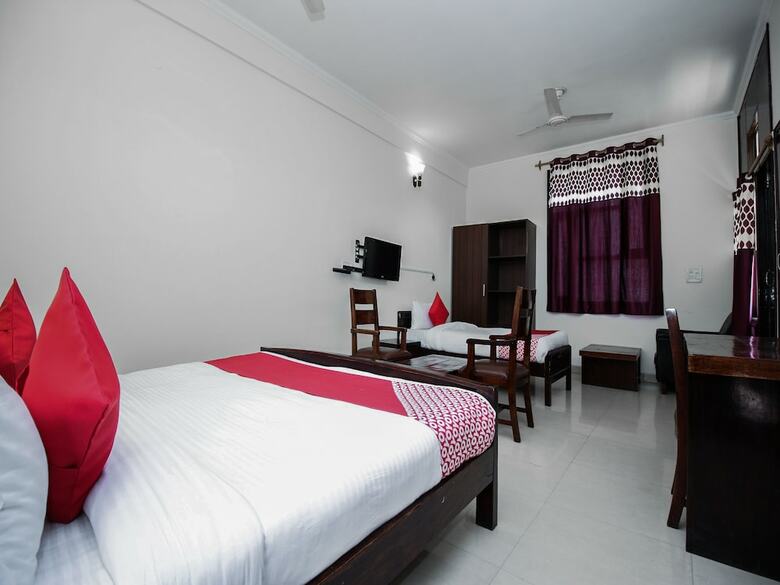 Hotel Oyo Flagship 15357 Ahinsha Cicle