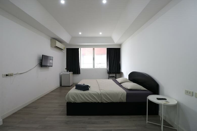Hotel Oyo 832 All In 98