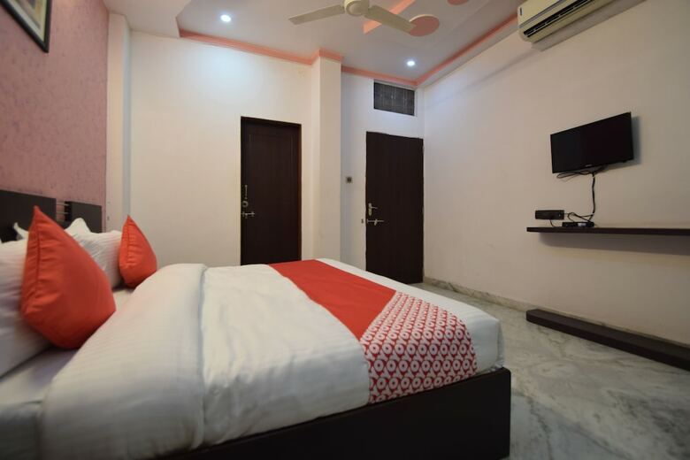 Oyo 18321 Hotel Royal Sanj