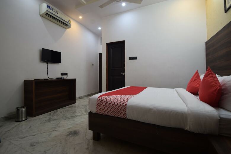 Oyo 18321 Hotel Royal Sanj