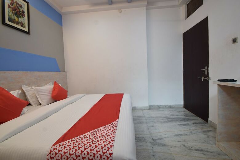 Oyo 18321 Hotel Royal Sanj