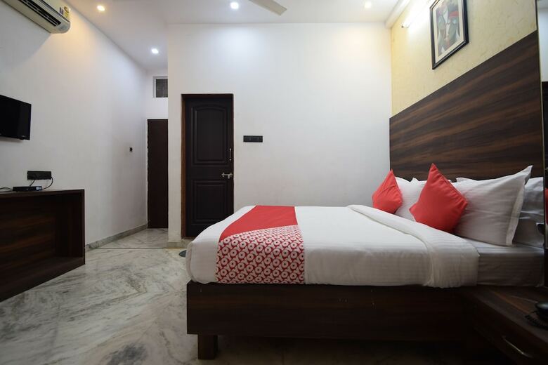 Oyo 18321 Hotel Royal Sanj