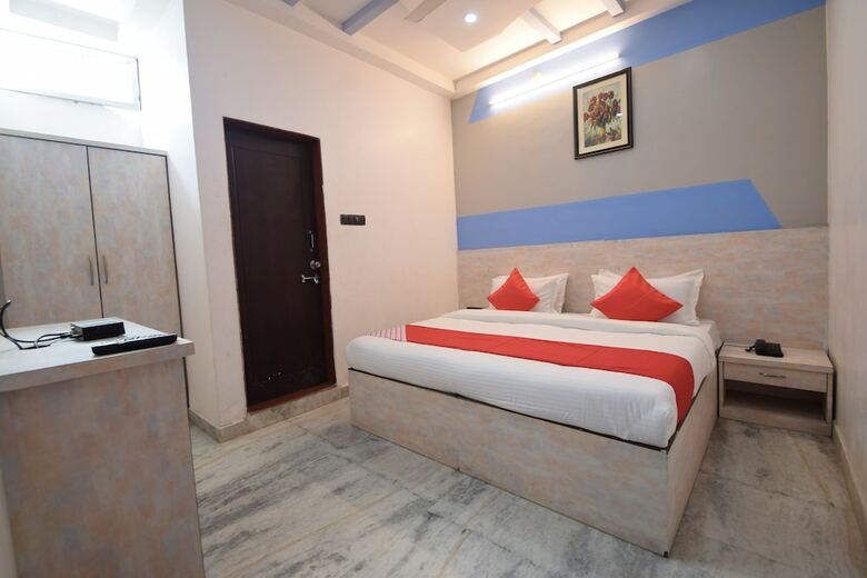 Oyo 18321 Hotel Royal Sanj