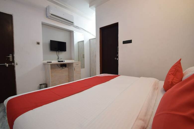 Oyo 18321 Hotel Royal Sanj